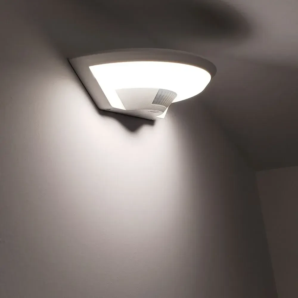 applique led v-tac vt-81005 10w con sensore pir 4000k ip54